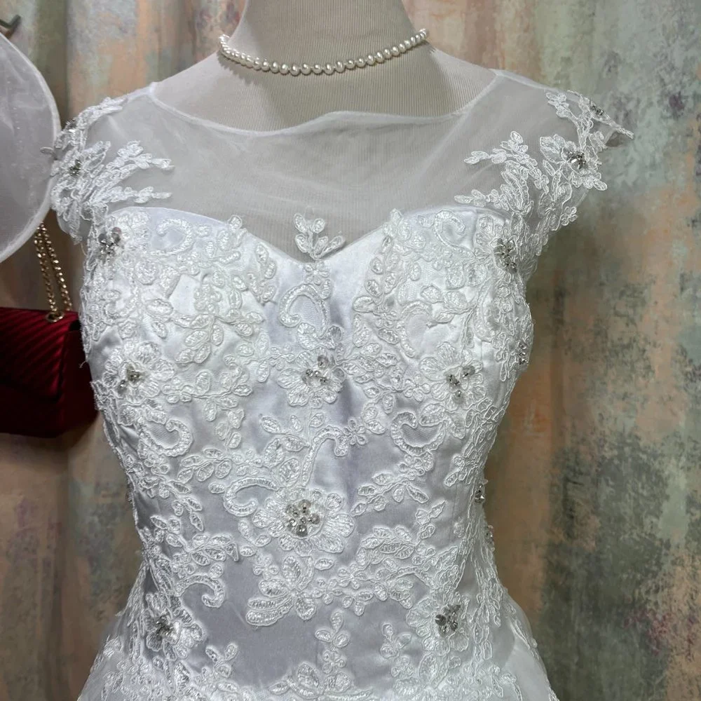 📌 JJs House Princess Wedding Gown, Tulle, Lace and Beading, Sleeveless - Picture 4 of 16